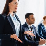 L'importance de l'élocution et de l'analyse rapide chez un interprète professionnel